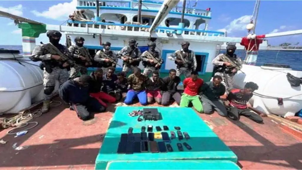 सोमाली समुद्री डाकुओं से ‘अल नामी’ जहाज का किया रेस्क्यू