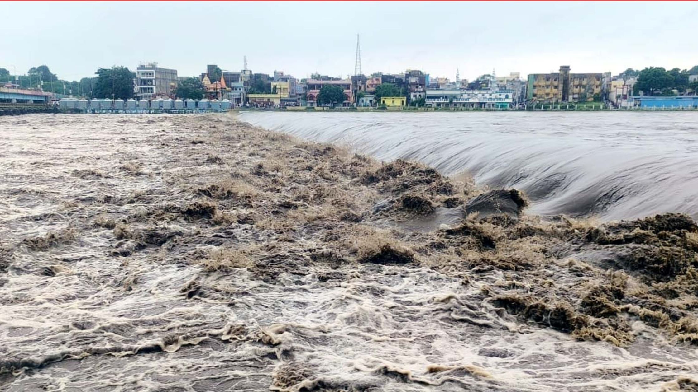 12 घंटे लगातार बारिश से पानी- पानी हुआ शहर