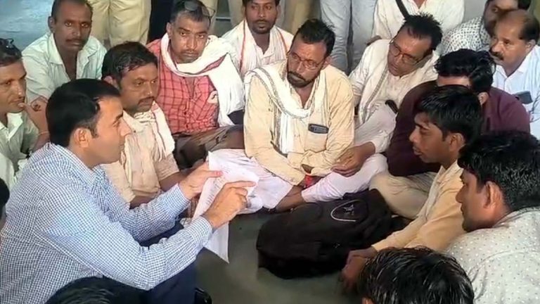 एक साल पहले गांव- गांव जाकर कपास खरीदने के बाद व्यापारी फरार.
