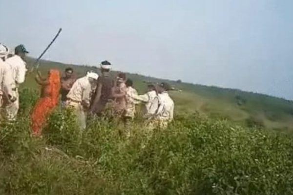 वनभूमि पर कब्जे को लेकर झड़प