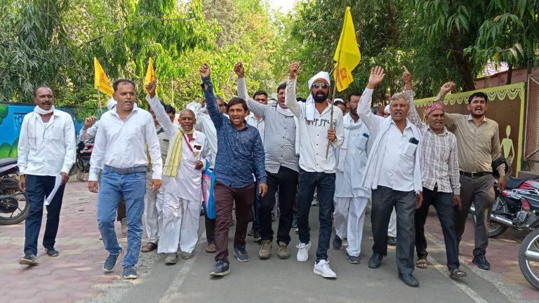 Farmers of Rashtriya Kisan Mazdoor Mahasangh demonstrated on 8 point demands