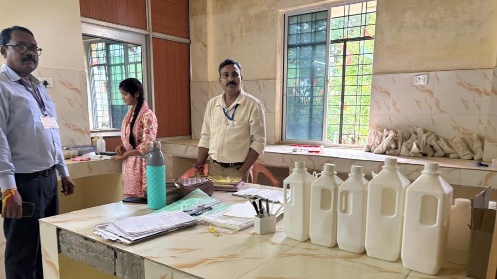 Farmers get huge benefit from block level soil testing labor02