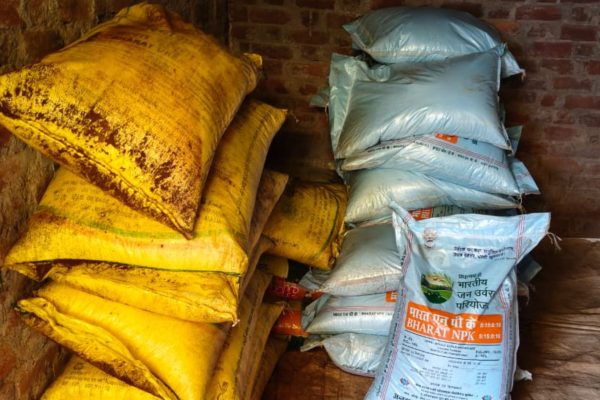 रिसेवाड़ा में अवैध खाद भंडारण का भंडाफोड़ Illegal fertilizer storage exposed in Risewada
