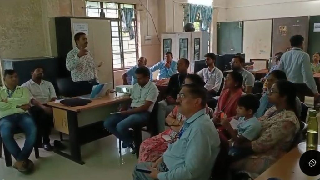 उच्च दुग्ध उत्पादन के लक्ष्य को प्राप्त करें। जानें नई तकनीकें और बढ़ाएं उत्पादन।