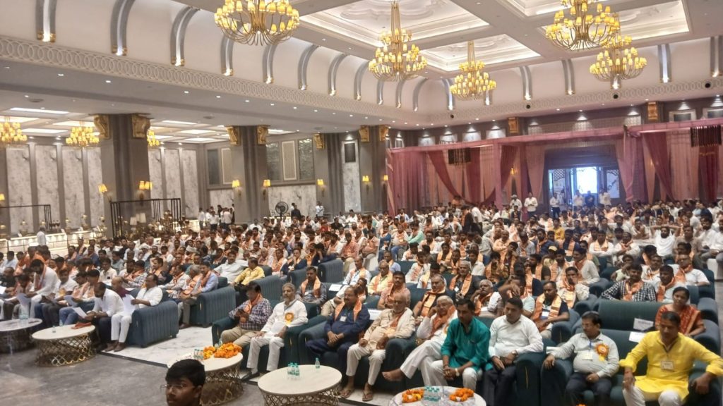 ऑनलाइन कीटनाशकों की खरीदी बंद करें व्यापारी