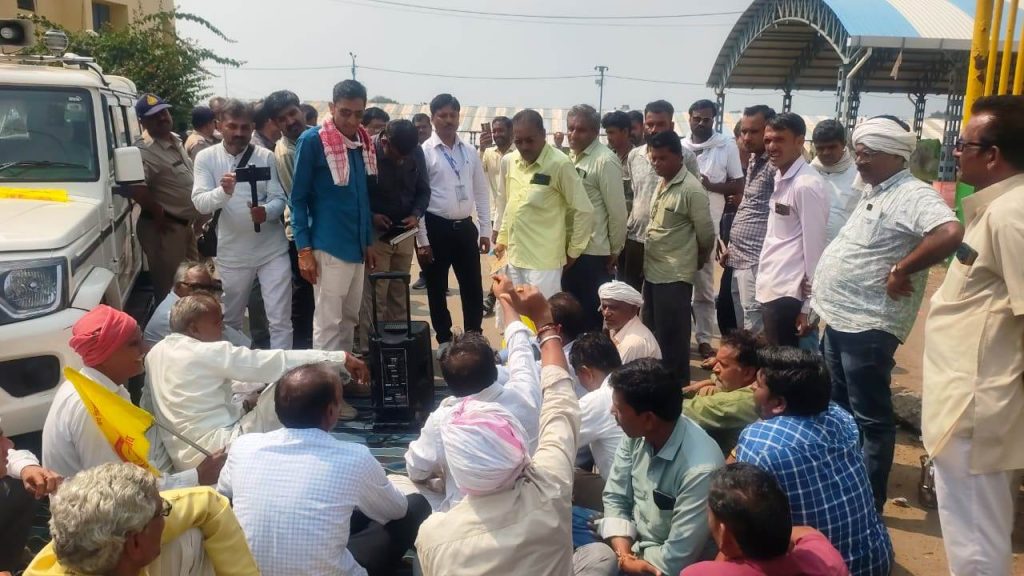 सीसीआई ने 25 प्रतिशत नमी वाला कपास खरीदी से किया इंकार 2 d7831f8f aa52 4e18 a251 60ec0ac99470