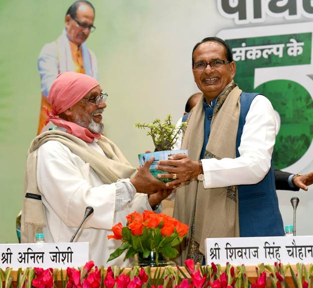 शिवराज सिंह चौहान के “एक पौधा प्रति दिन” संकल्प के 5 वर्ष: हर कार्यक्रम की शुरुआत अब पौधारोपण से 4 image0047QQT 1