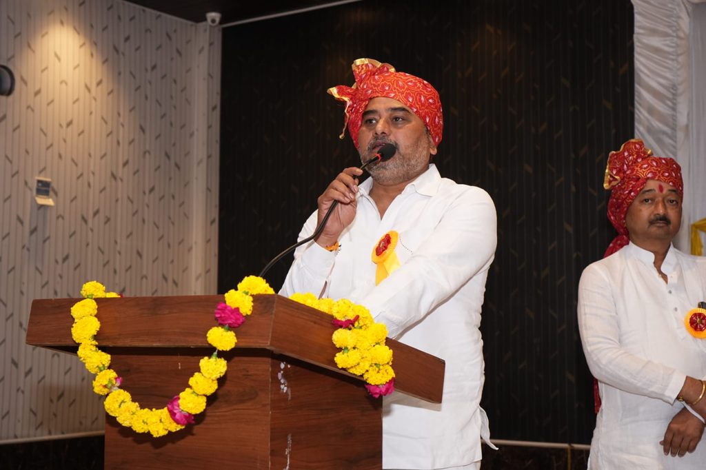 झांसी में जिलास्तरीय एग्रो इनपुट डीलर्स सम्मेलन सम्पन्न, व्यापारियों की एकजुटता पर दिया जोर 2 07fa5ced 36e7 4743 a8fe 3fdae4bb9ac0
