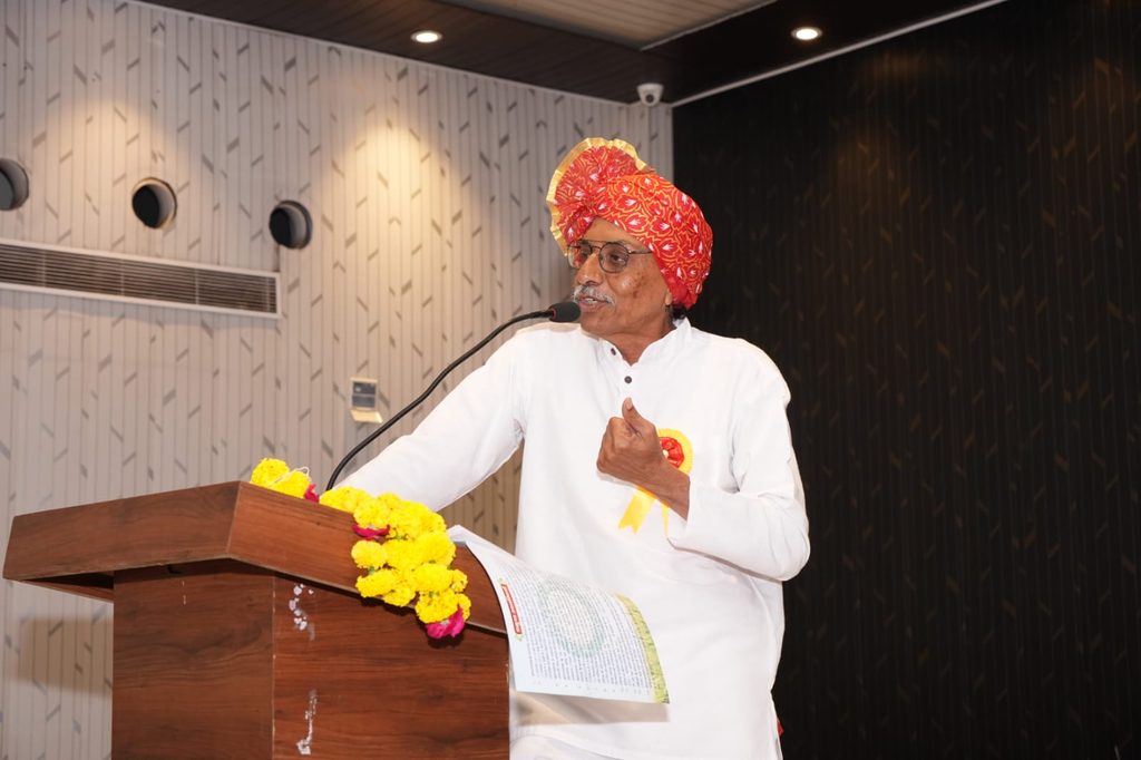 झांसी में जिलास्तरीय एग्रो इनपुट डीलर्स सम्मेलन सम्पन्न, व्यापारियों की एकजुटता पर दिया जोर 3 7e1d9db8 0631 4a28 9ab6 239c54bfa735