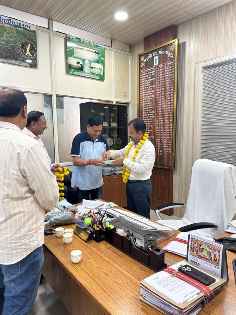 इंदौर में कृषि आदान विक्रेता संघ ने उपसंचालक कृषि से की मुलाकात, ई-टोकन प्रणाली पर हुई महत्वपूर्ण चर्चा 3 8d00fab6 ac21 42b1 9c49 9a233edbd85b